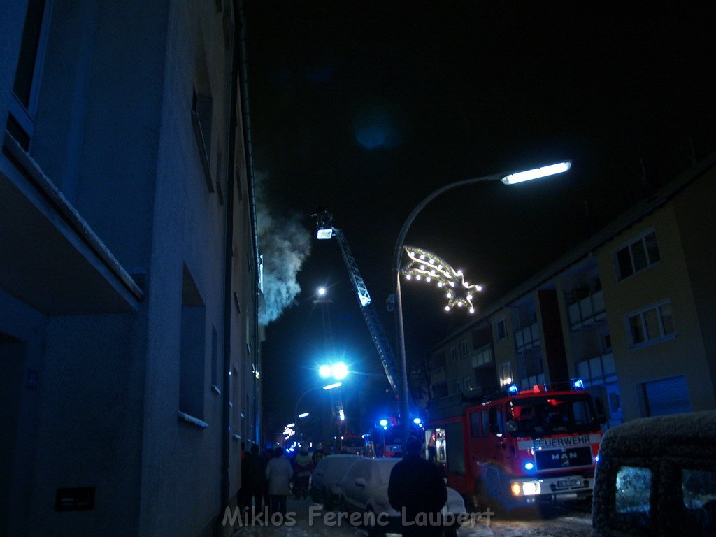 Feuer in Kueche Koeln Vingst Homarstr P627.JPG